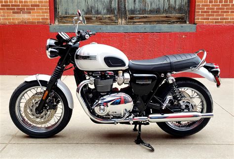 Triumph T120 Bonneville 